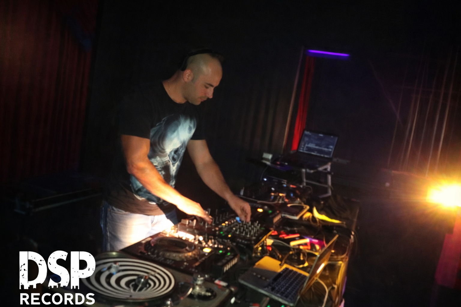 DSP DJs — live performance 01